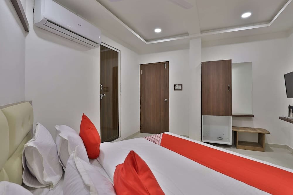 OYO 35508 Dev Palace