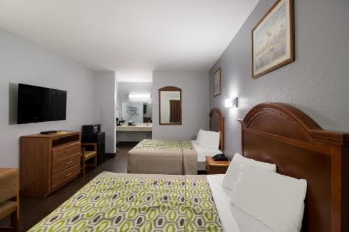 Scottish Inn & Suites