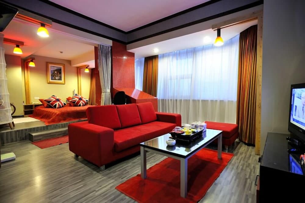 Cassia Plaza