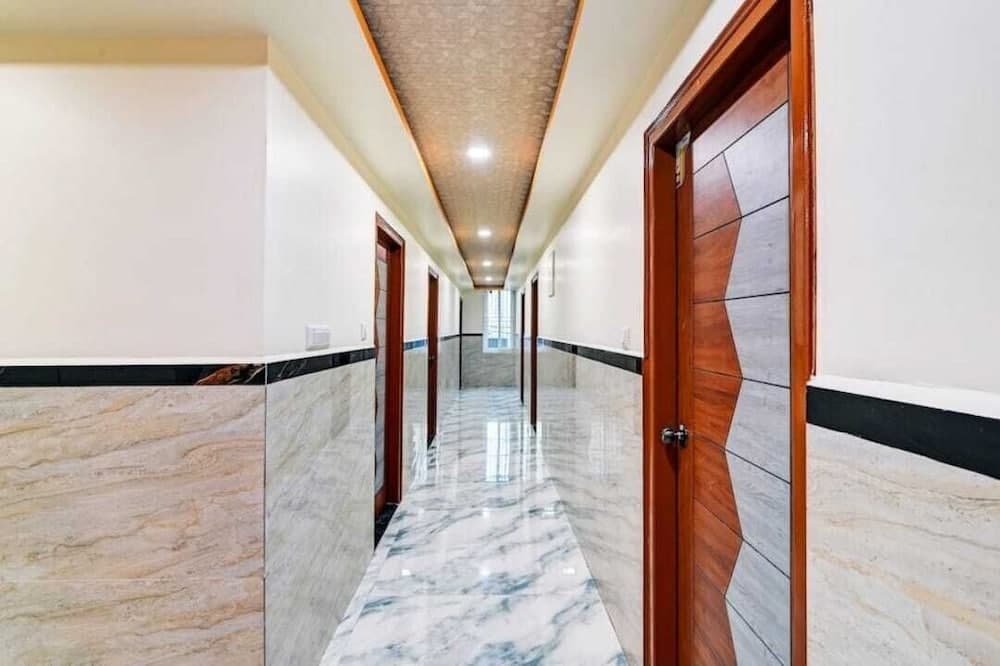 Hotel Karnataka Suites