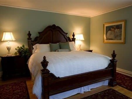 Farnam Guest House