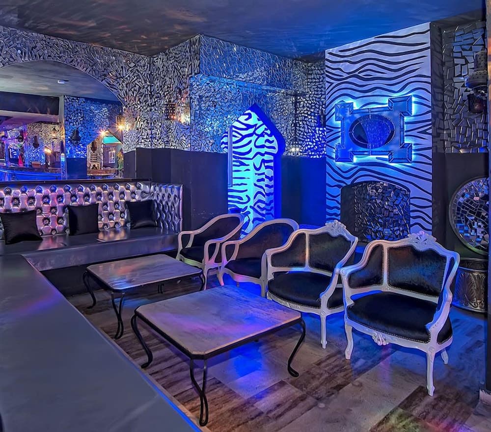 Sinatra Hotel