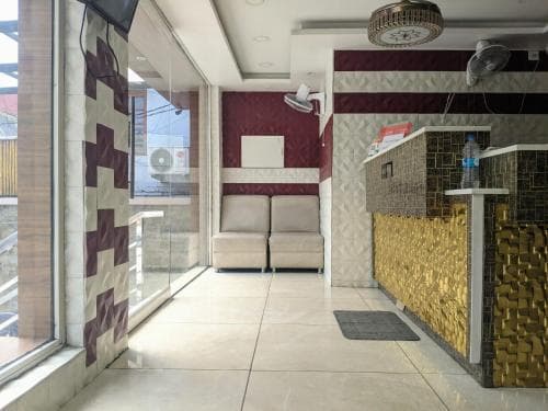 Hotel Feathers