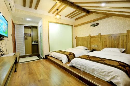 Yichengle Theme Hotel