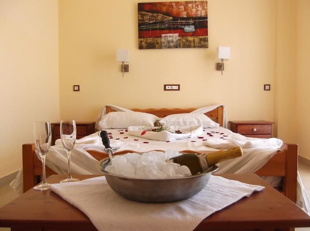 Mariana Hotel & Studios