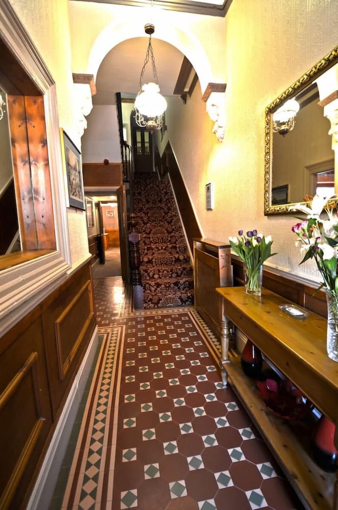 Oaktree Lodge