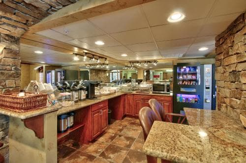 MCM Elegante Suites