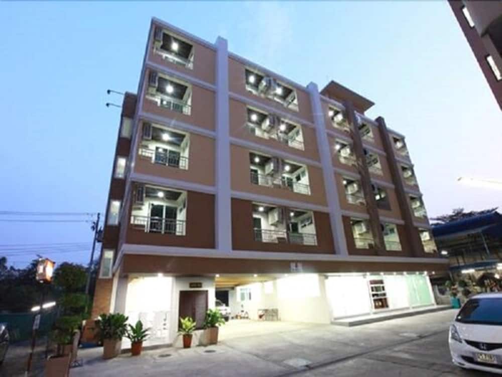 Rattanasook Residence