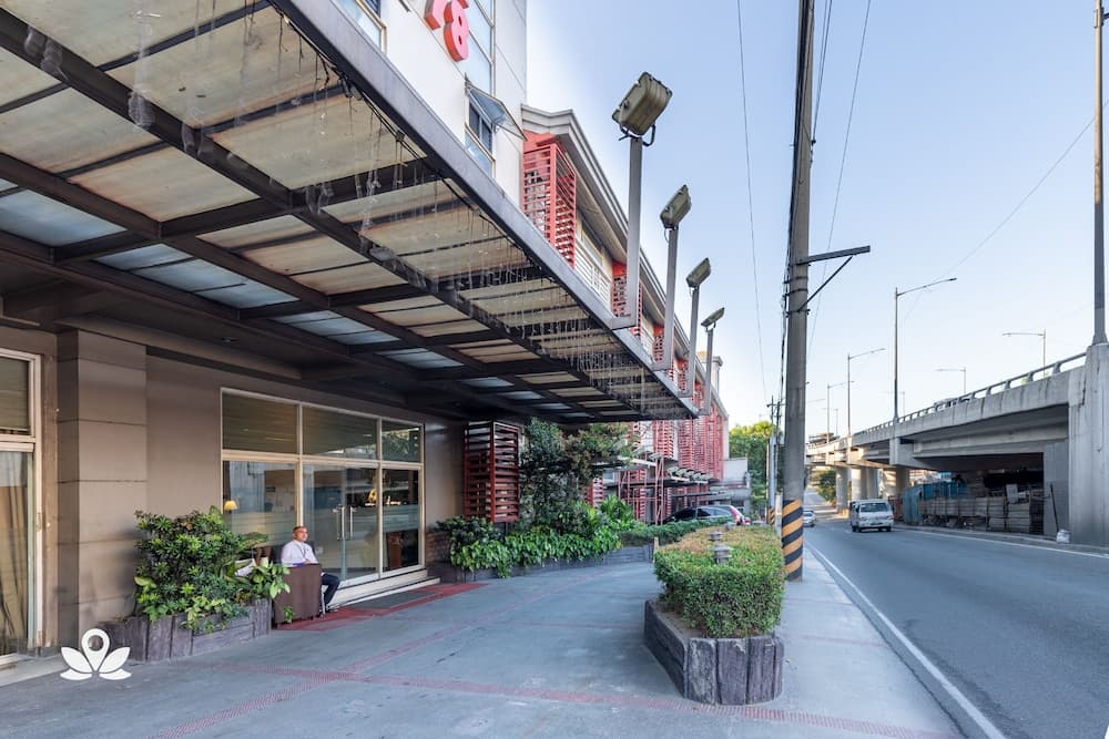 Hotel 878 Libis
