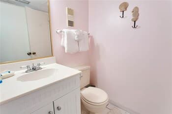Gulf Front Elevator Pool 2 Br condo by RedAwning