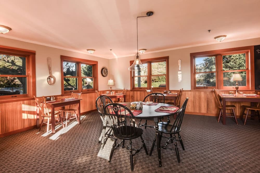 The Wild Iris Inn