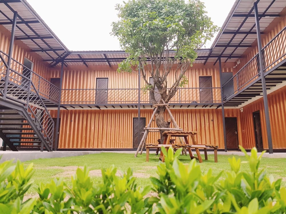 JN9 Poshtel