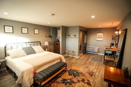 Four Winds Motel
