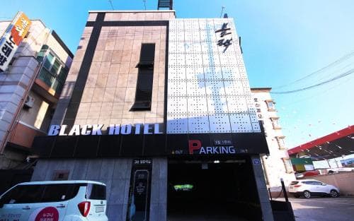 Black Hotel