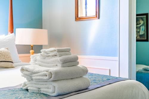 Farnsworth House Bed & Breakfast
