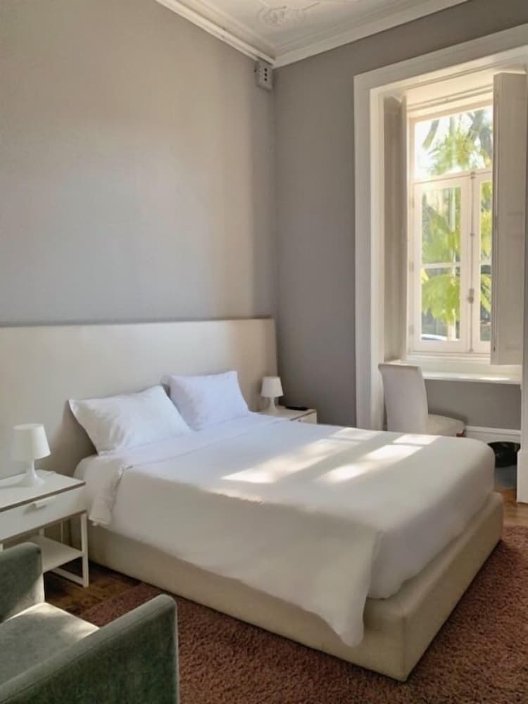 NS Hostel & Suites