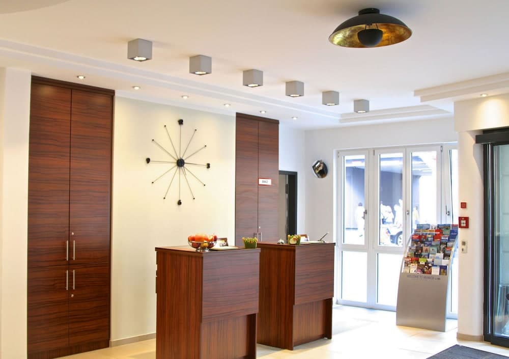 Augusten Hotel