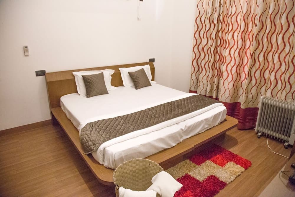 Classic Pine View Villa Kasauli