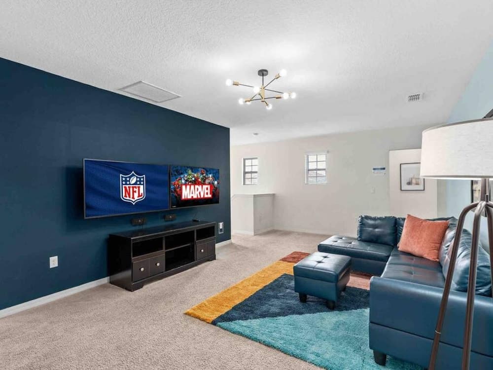 SUPER COMFY - 7BD 5 5BA SLEEPs 22 with AMENITIES