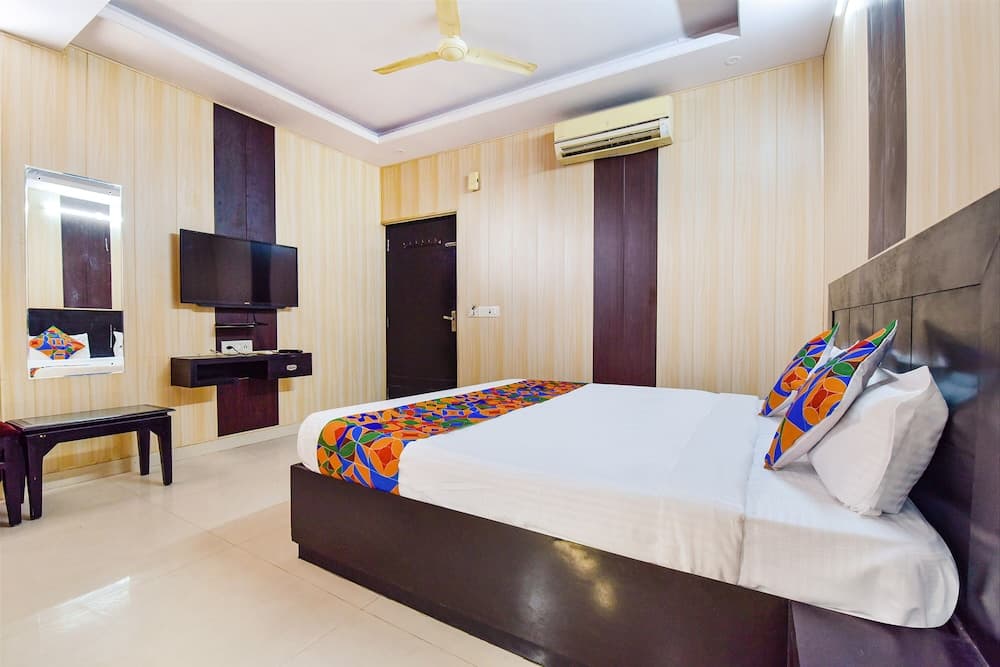 Fabhotel Royal Delight