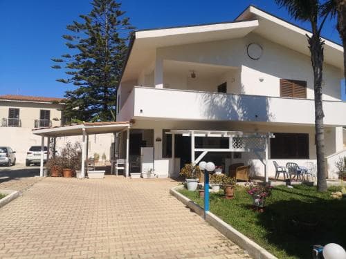 Azzurro Mare B & B
