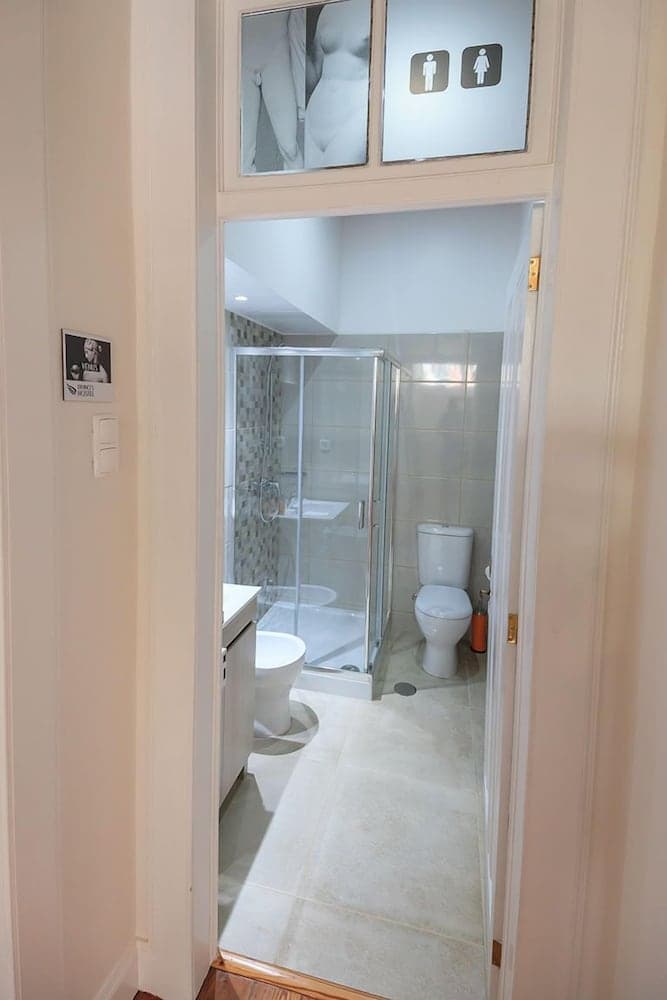 Divino's Hostel