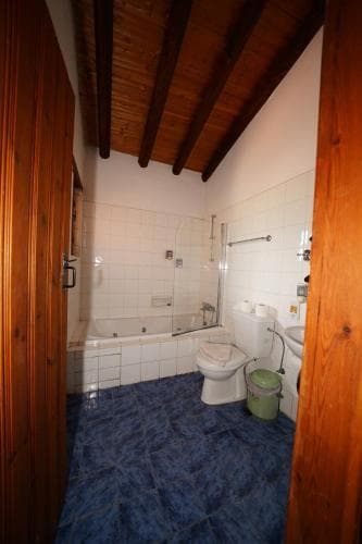 Linos Inn