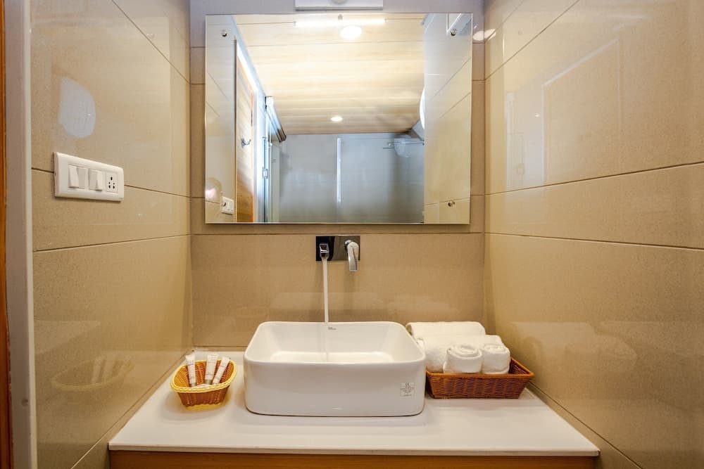 Anand Vardhan Resorts