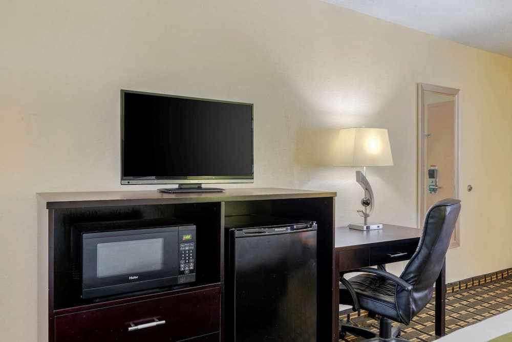 Quality Inn Acworth North
