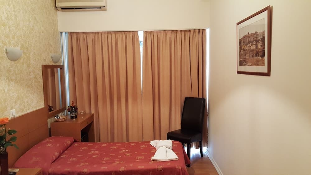 Aristoteles Hotel