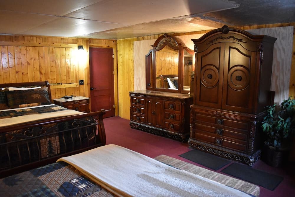 Silver Horseshoe Inn