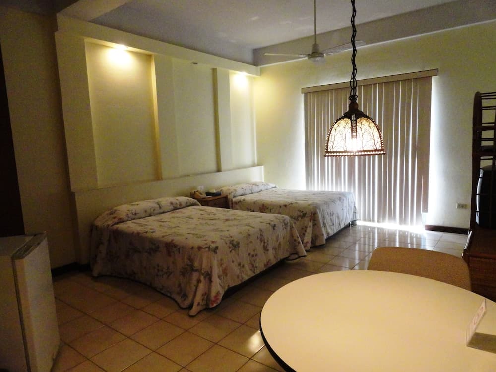 Summer Holiday Hotel
