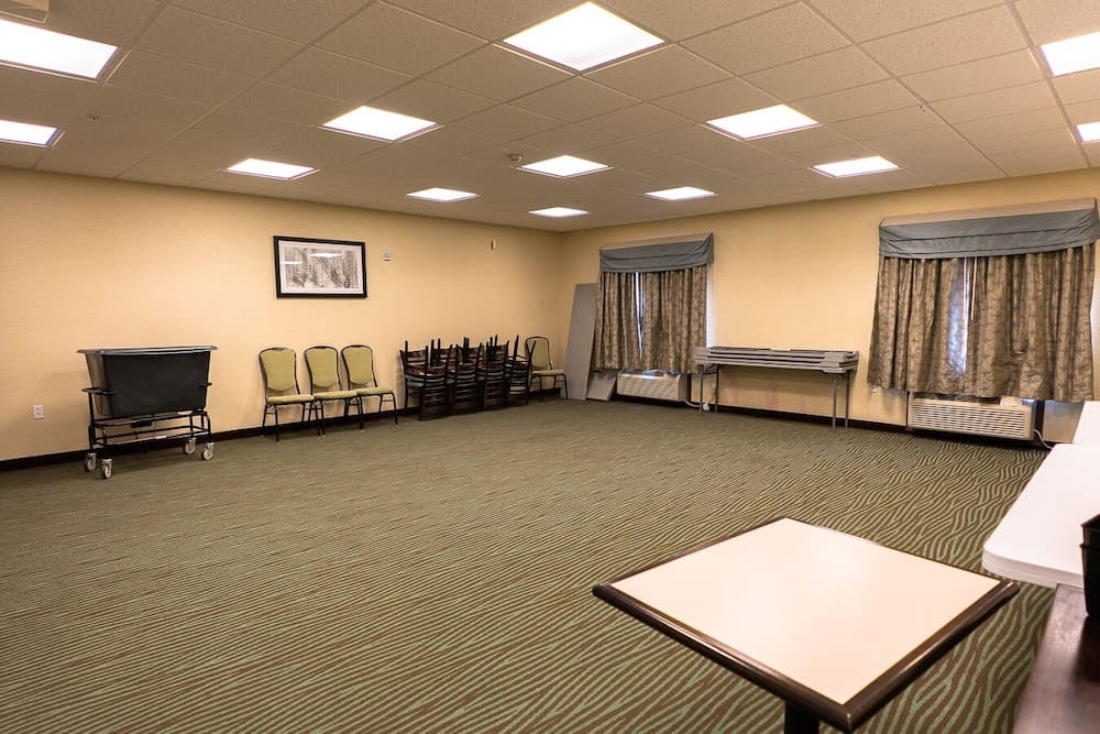 Three Rivers Inn & Suites