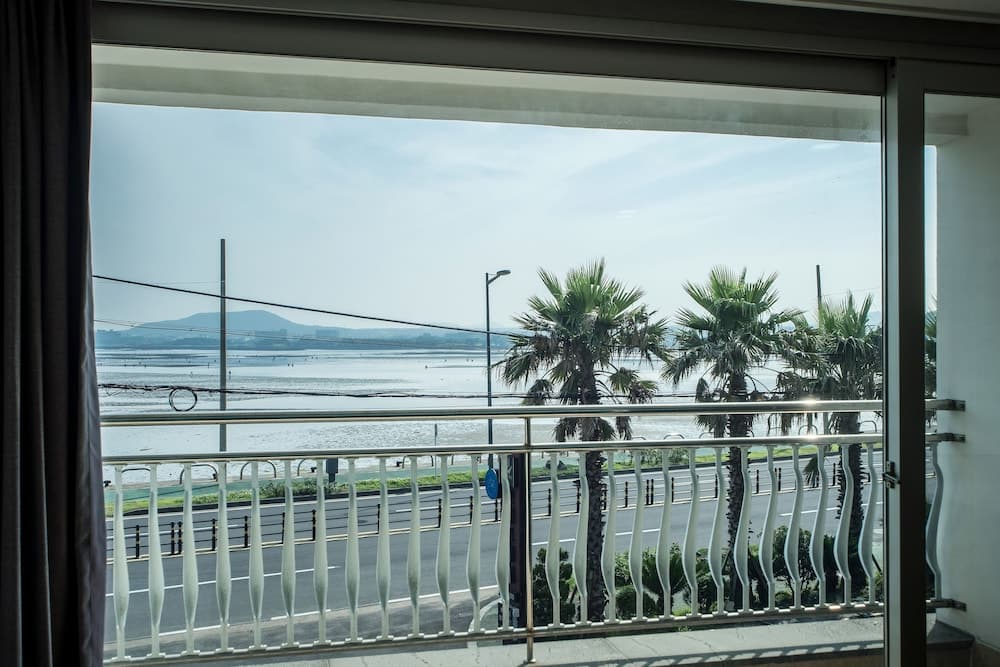 Breeze Bay Hotel