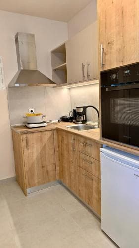 Johnhara Studios & Apartments