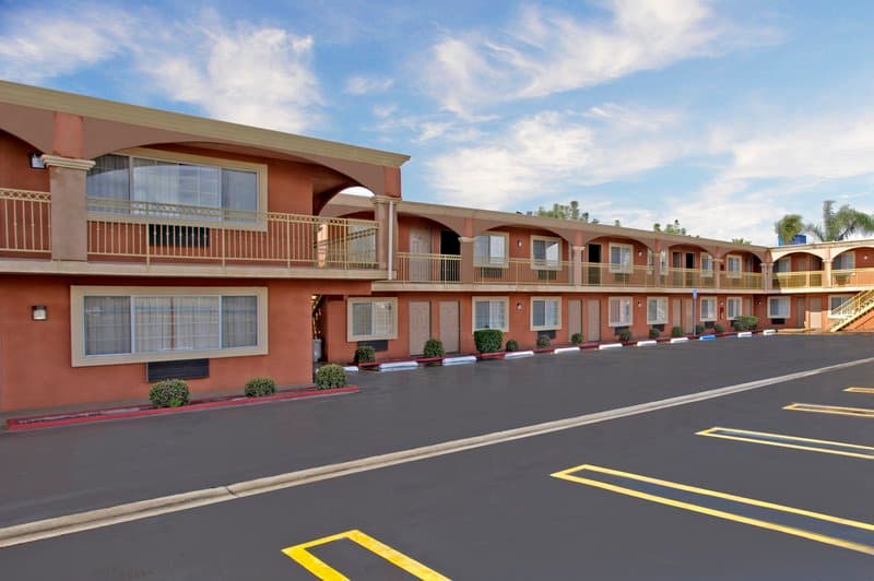 Legacy Inn & Suites