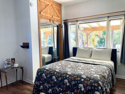 Sierra Mountain Lodge