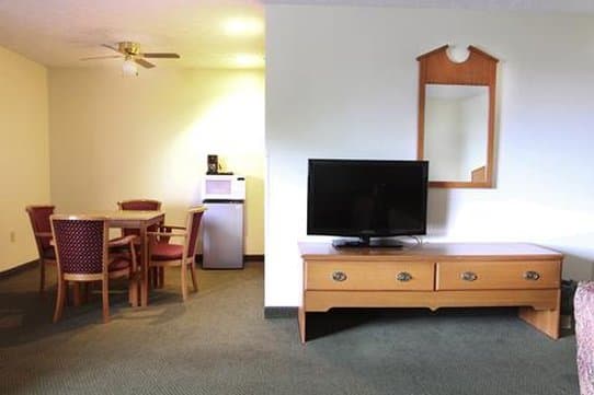 Commodore Perry Inn and Suites