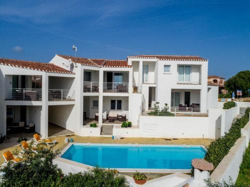 Caneis Resort