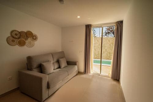HL Miraflor Suites