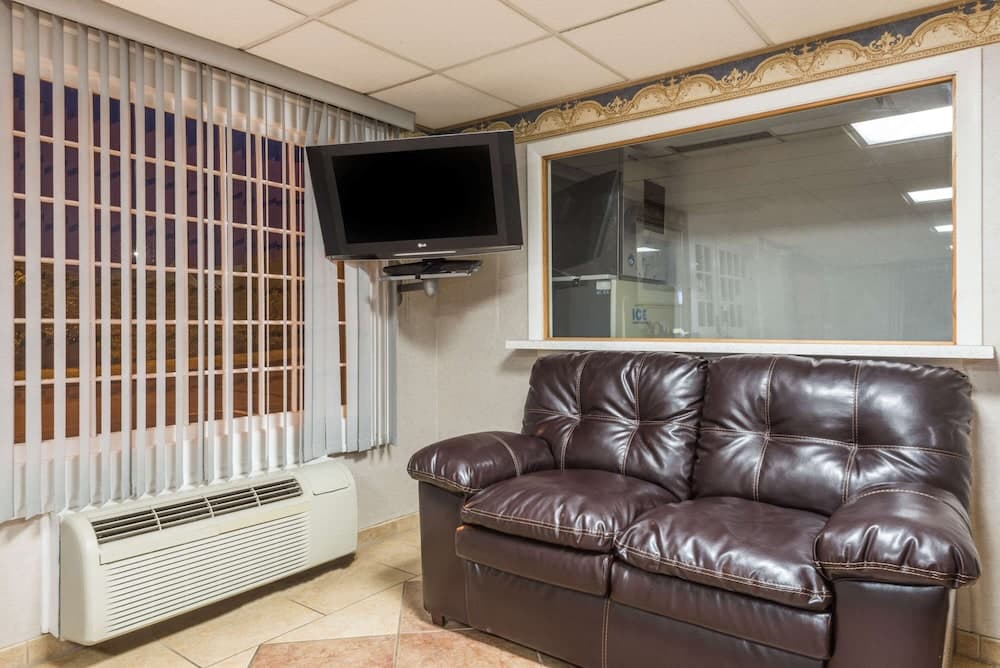 Super 8 By Wyndham Old Saybrook