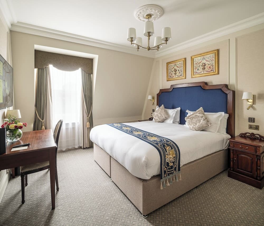 The Leonard Hotel