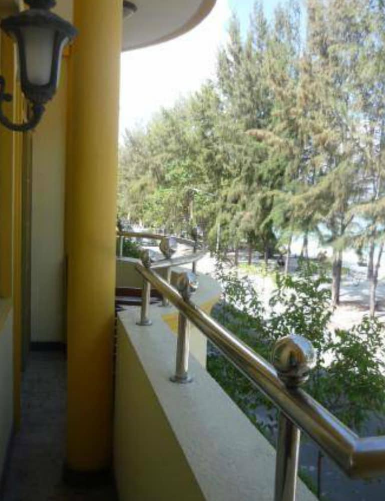 Loona Hotel