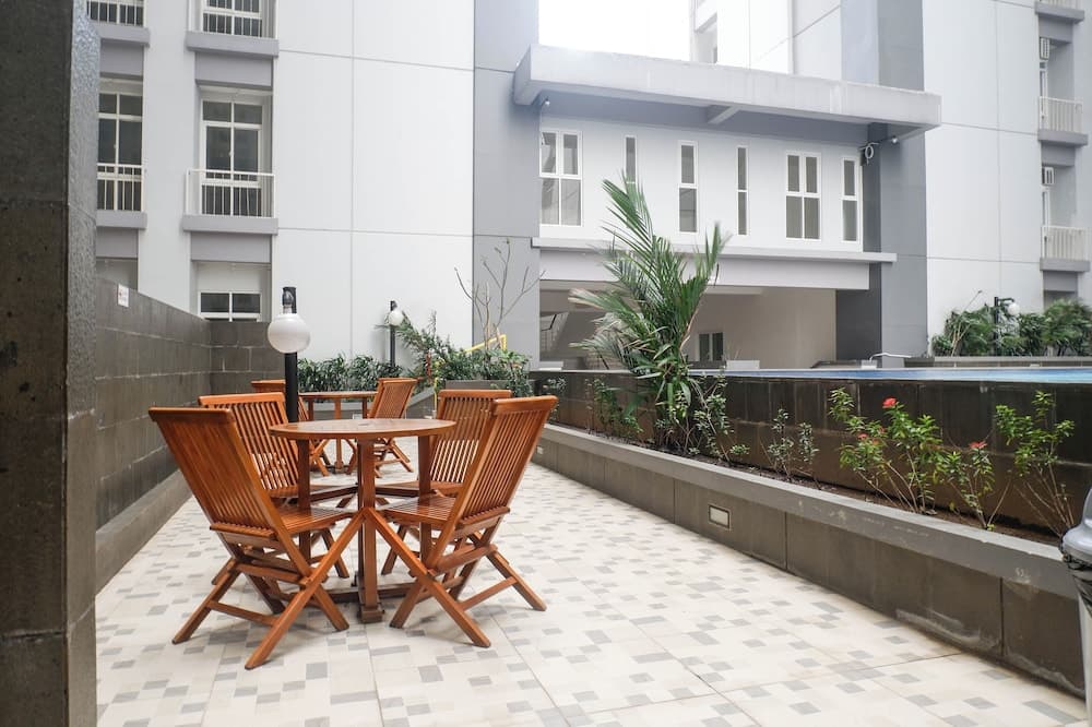 Spacious & Comfortable Studio Apartment at Bale Hinggil By Travelio