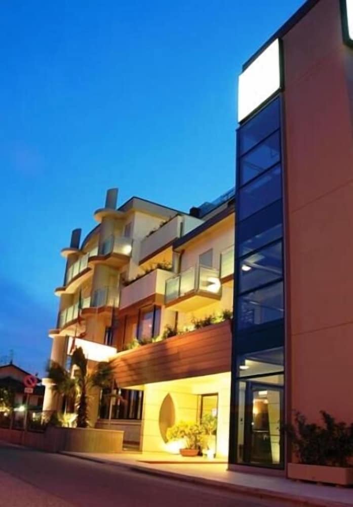 Hotel Capitol