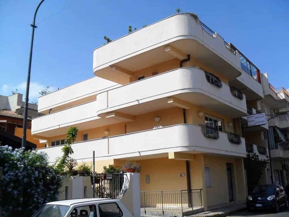 La Grotta Hotel