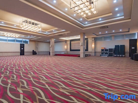 Urbanview Hotel Newton Riau Bandung by RedDoorz