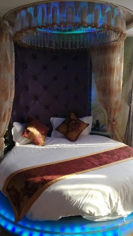 Houhai Theme Hotel