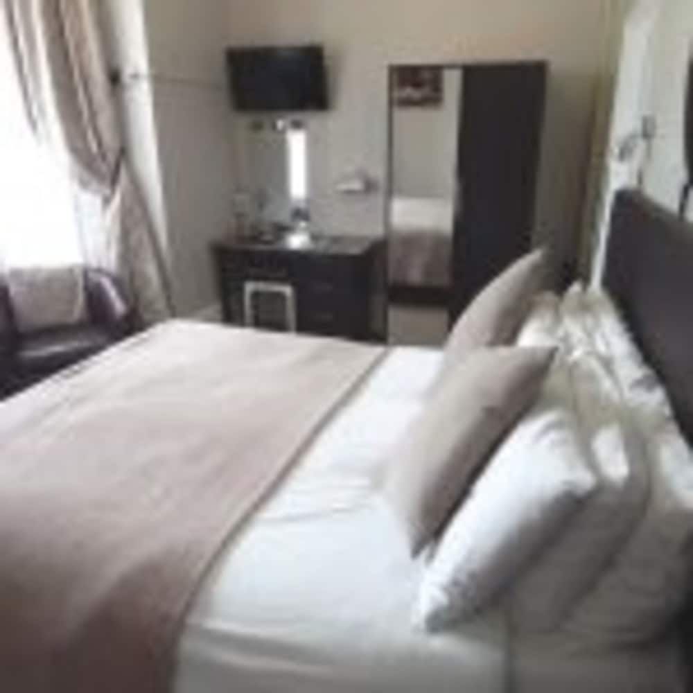3 Norfolk Square Guest house