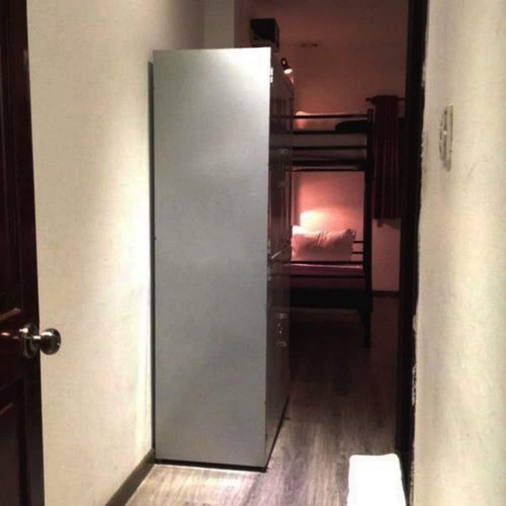 Suite Backpackers Inn
